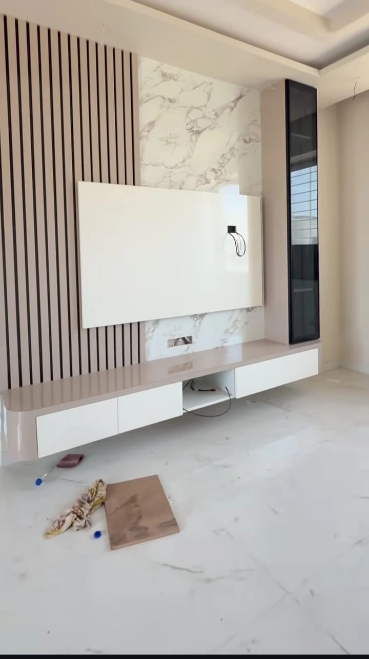 Modern TV unit interior design in Gomti Nagar Lucknow by RDBPL
