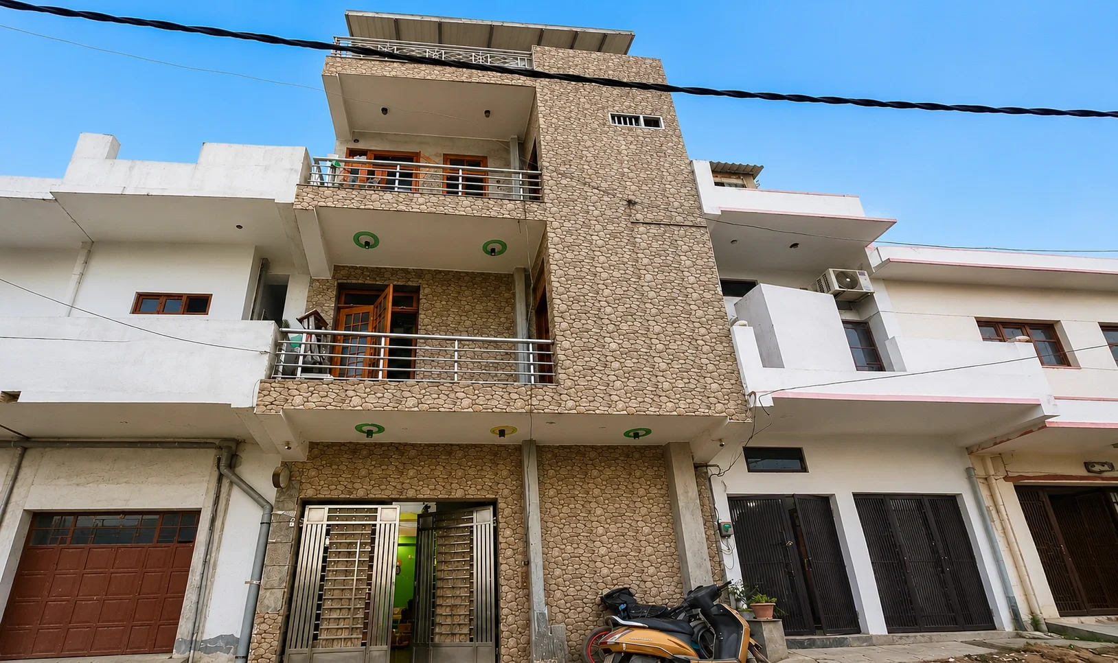  House before using best building material in Lucknow